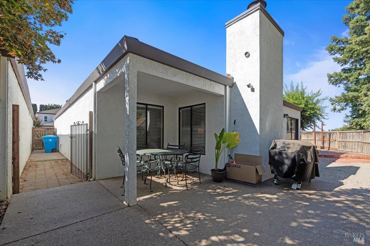 Detail Gallery Image 23 of 28 For 1330 Blackberry Ct, Dixon,  CA 95620 - 3 Beds | 2 Baths