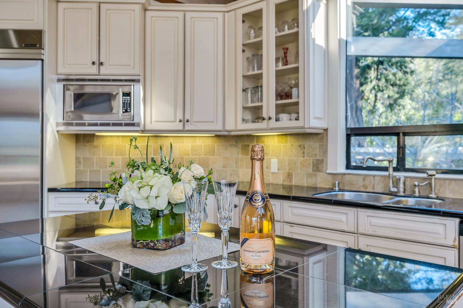 Detail Gallery Image 22 of 37 For 522 Meadowood Ln, Saint Helena,  CA 94574 - 2 Beds | 3 Baths