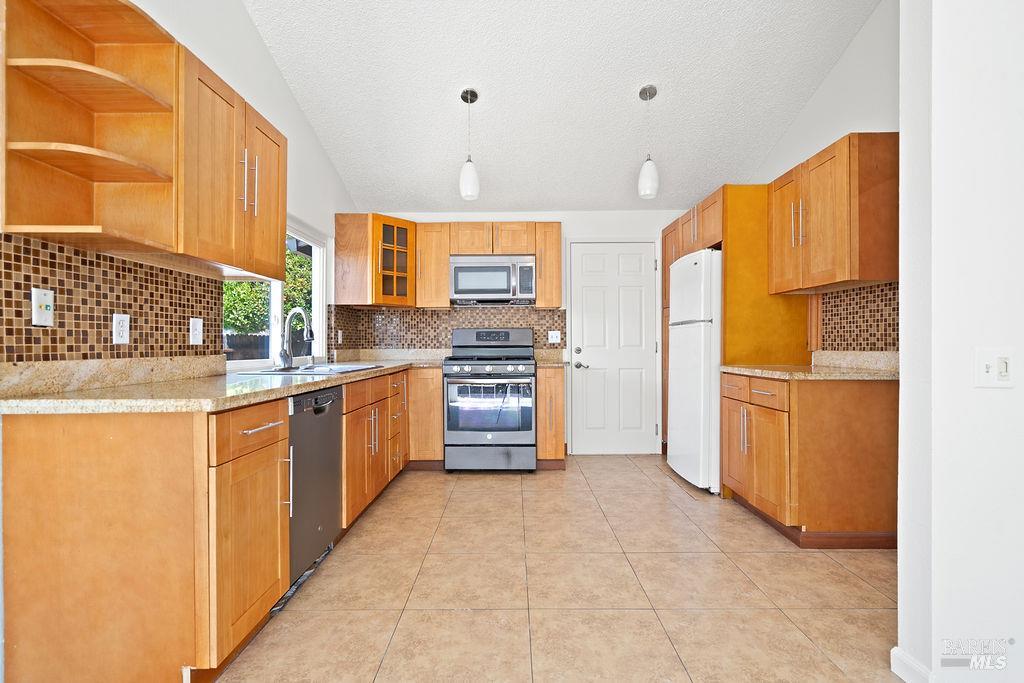 Detail Gallery Image 13 of 50 For 121 Yankee Jim Ct, Vallejo,  CA 94589 - 3 Beds | 2 Baths