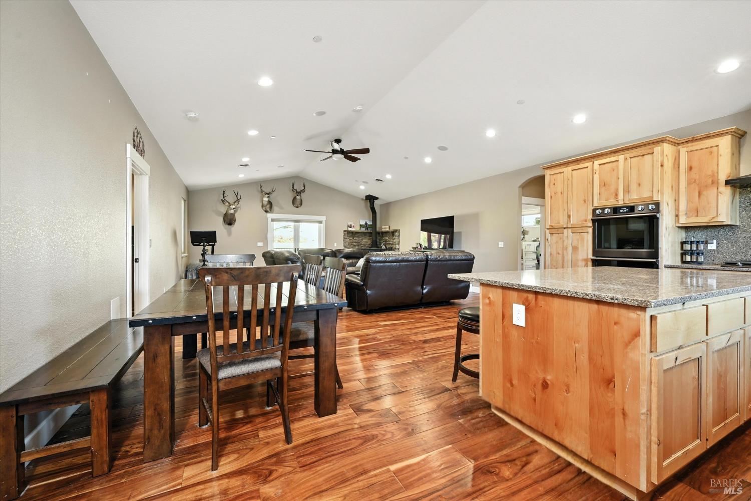 Detail Gallery Image 4 of 24 For 9482 Hoberg Dr, Cobb,  CA 95426 - 3 Beds | 2 Baths