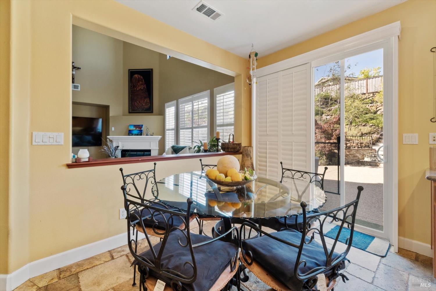 Detail Gallery Image 16 of 78 For 425 Arguello Dr, Benicia,  CA 94510 - 4 Beds | 2/1 Baths