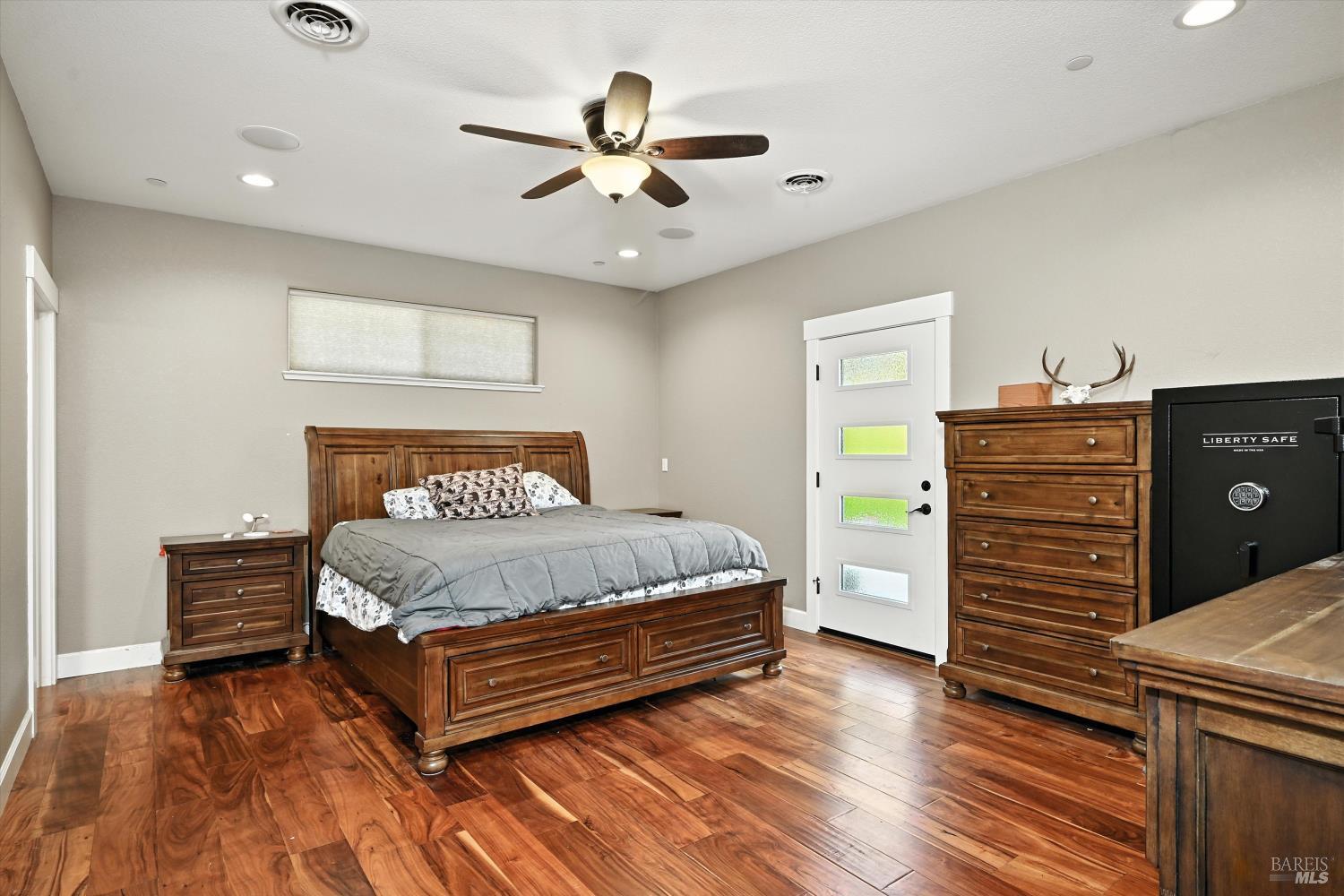 Detail Gallery Image 10 of 24 For 9482 Hoberg Dr, Cobb,  CA 95426 - 3 Beds | 2 Baths