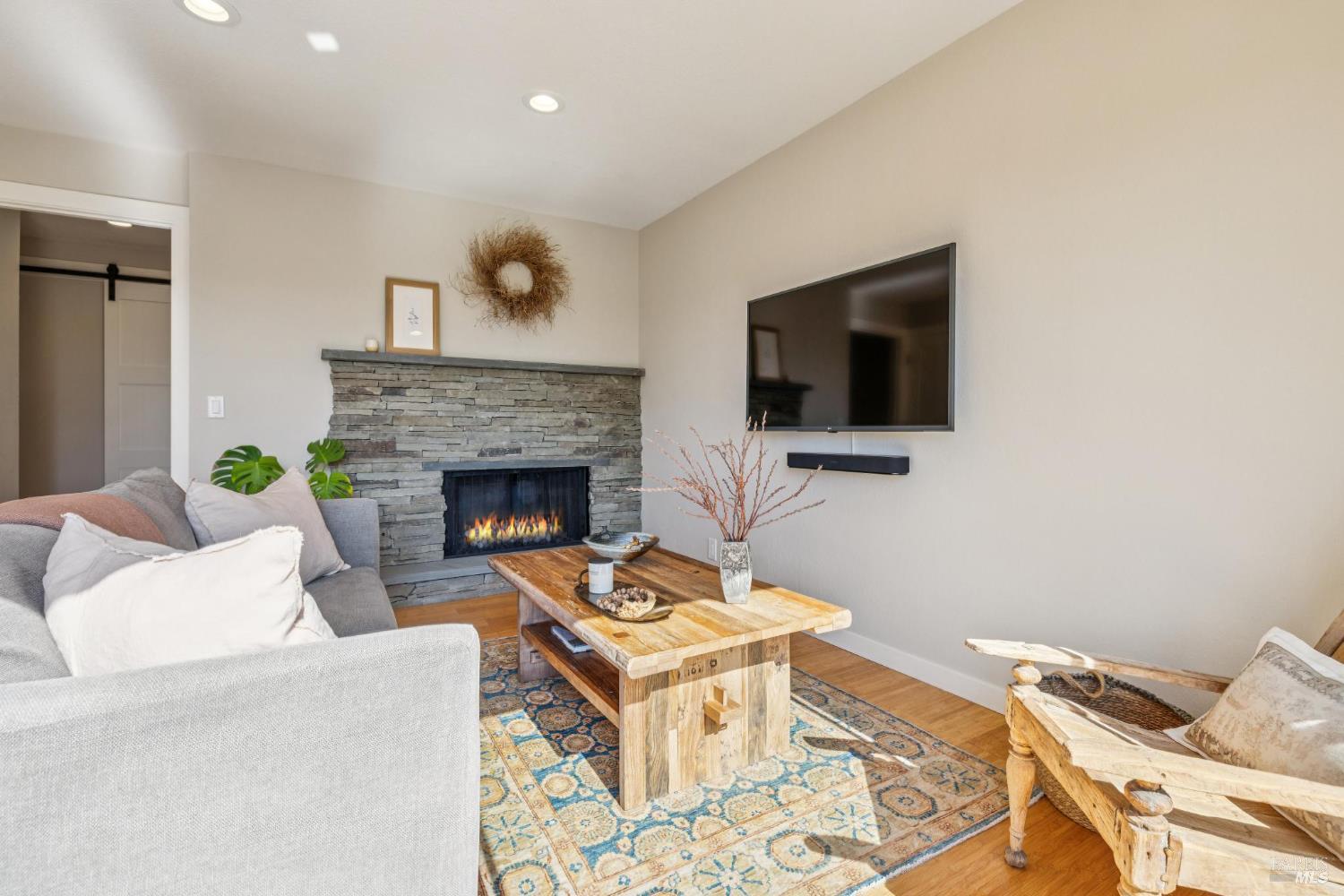 Detail Gallery Image 16 of 42 For 2 Columbine Ln, Novato,  CA 94947 - 3 Beds | 2/1 Baths