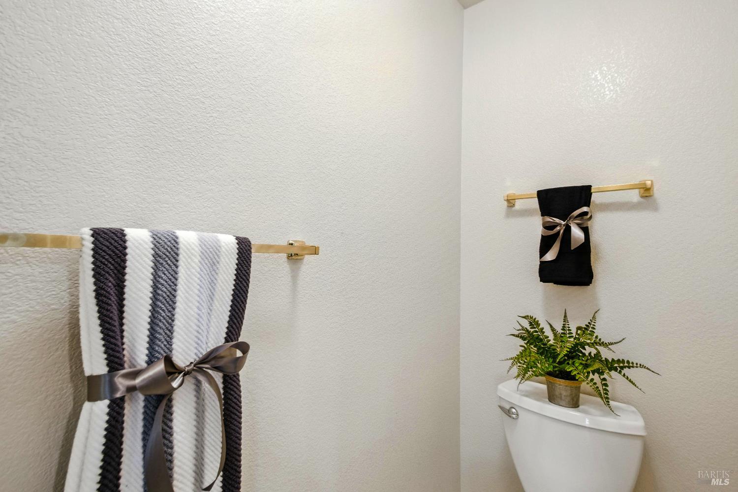 Detail Gallery Image 22 of 32 For 1761 Kerry Ln, Santa Rosa,  CA 95403 - 4 Beds | 2 Baths