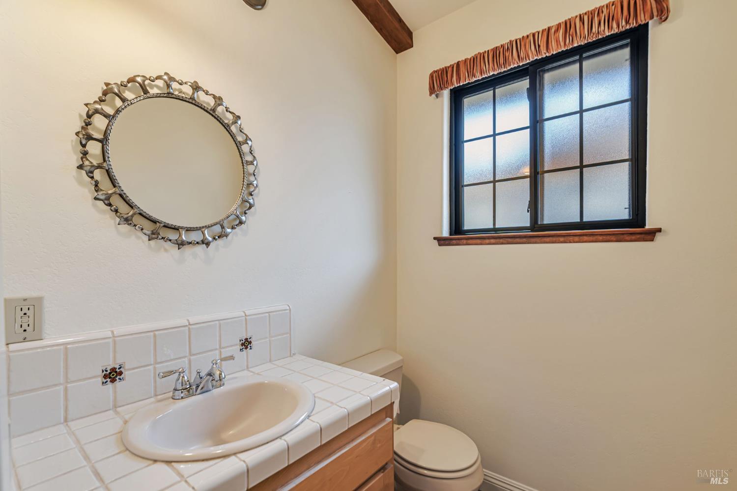 Detail Gallery Image 13 of 45 For 2213 Warwick Dr, Santa Rosa,  CA 95405 - 3 Beds | 2/1 Baths