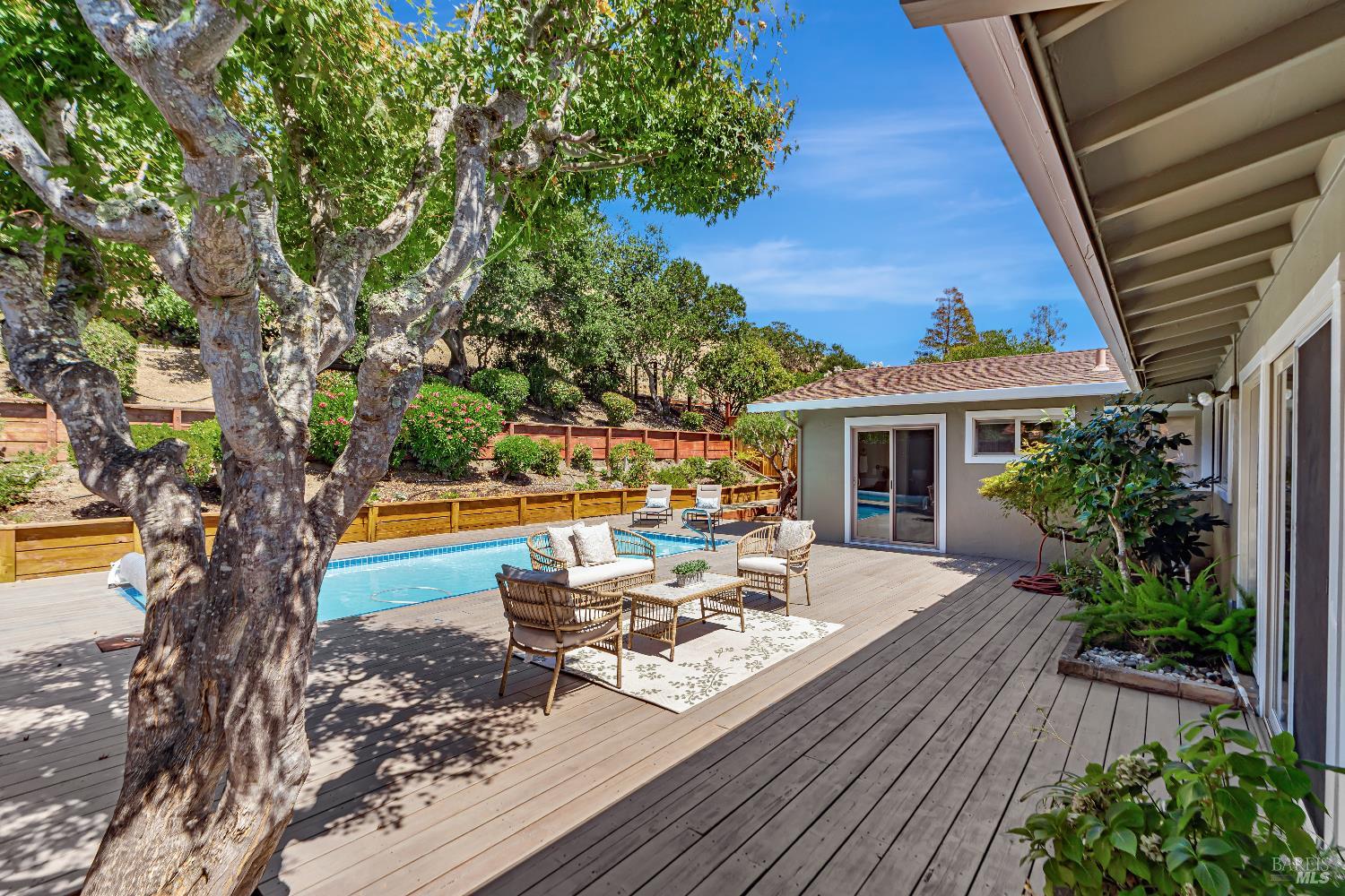 Detail Gallery Image 18 of 33 For 936 Patricia Way, San Rafael,  CA 94903 - 3 Beds | 2 Baths