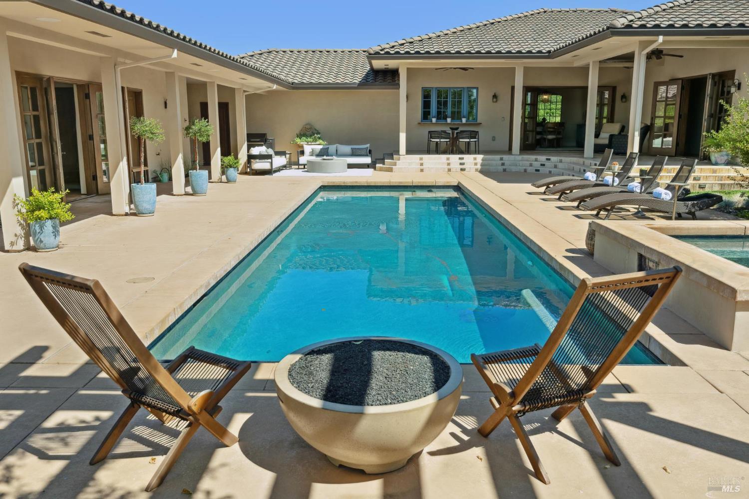 Detail Gallery Image 16 of 46 For 1057 Red Tail Rd, Healdsburg,  CA 95448 - 2 Beds | 3/1 Baths