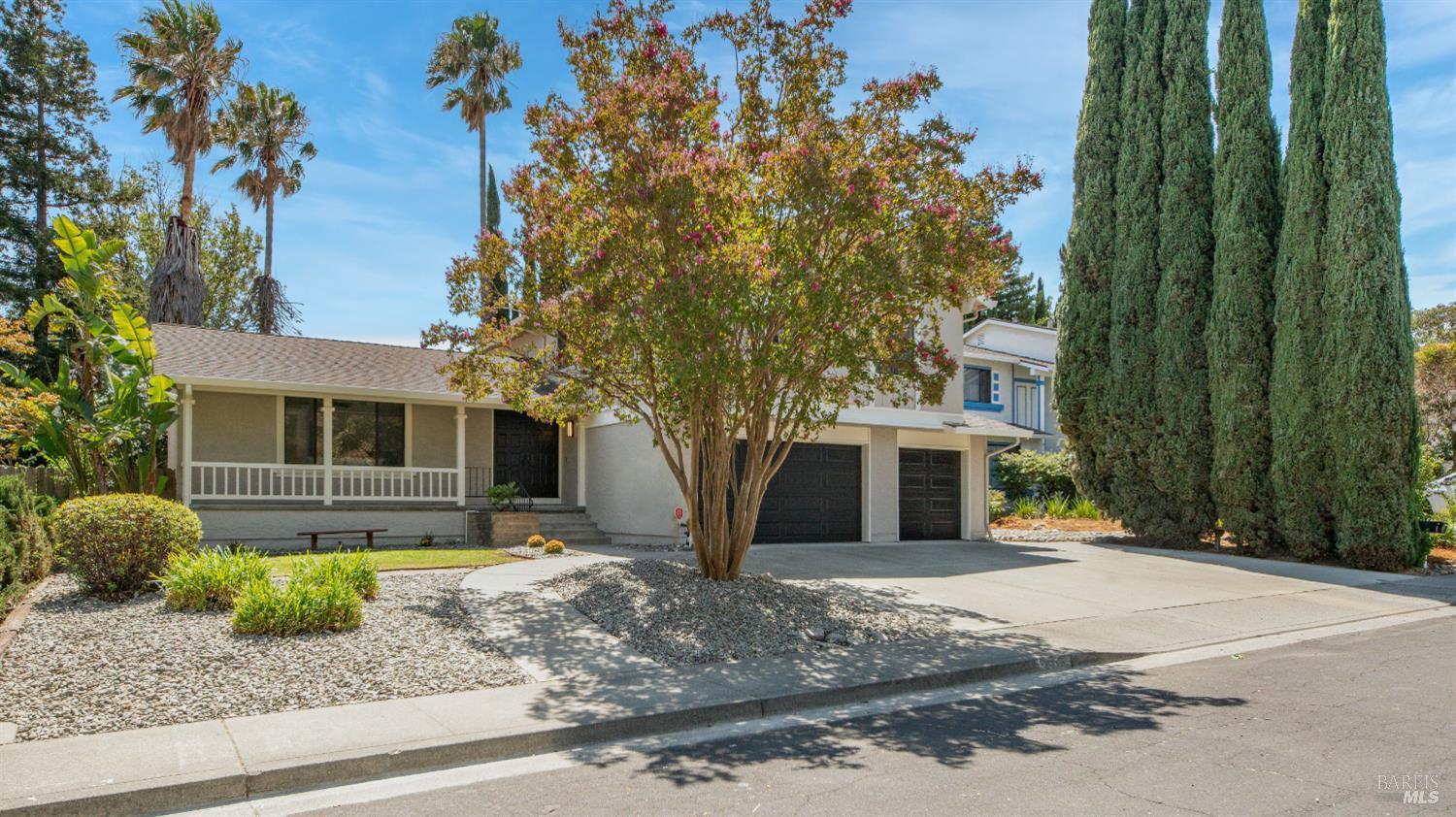 Detail Gallery Image 4 of 99 For 3265 Arroyo Dr, Fairfield,  CA 94533 - 4 Beds | 2/1 Baths