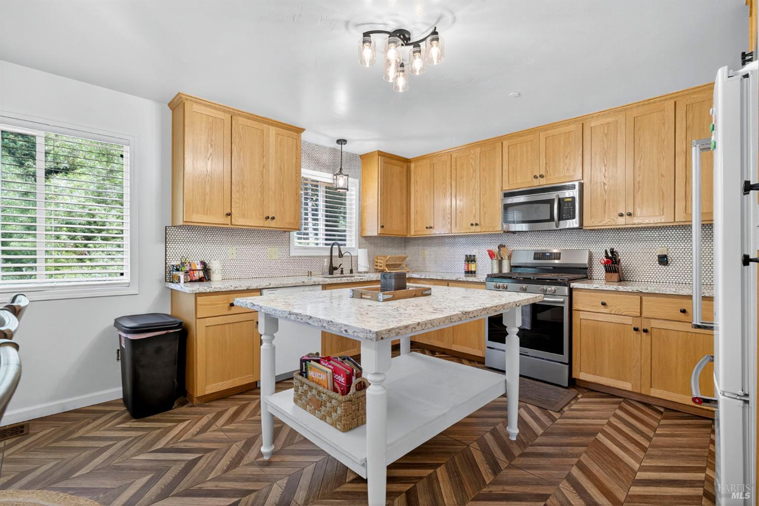 Detail Gallery Image 8 of 26 For 16799 Center Way, Guerneville,  CA 95446 - 5 Beds | 2 Baths
