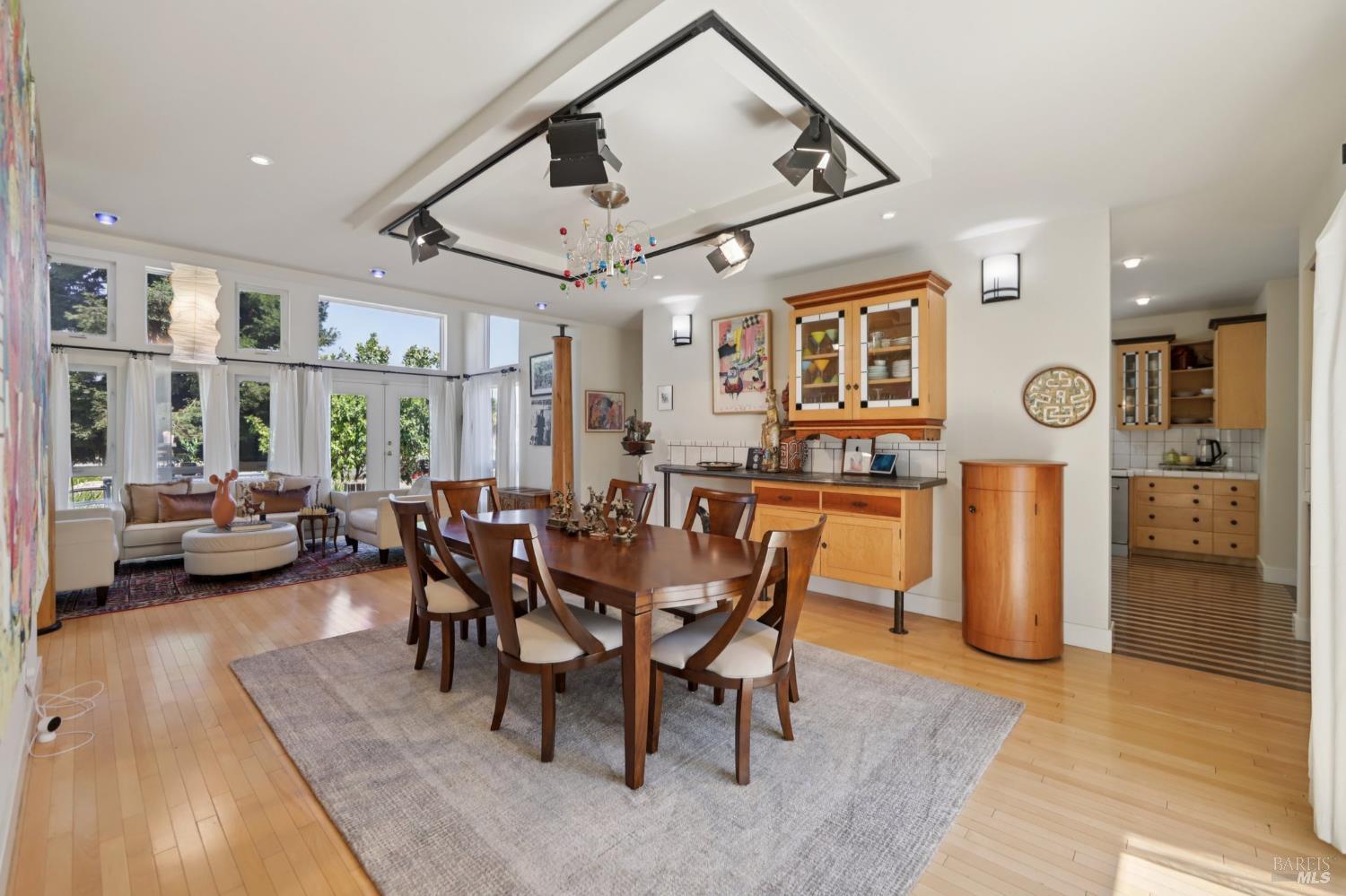 Detail Gallery Image 13 of 99 For 161 E D St, Benicia,  CA 94510 - 4 Beds | 3/1 Baths