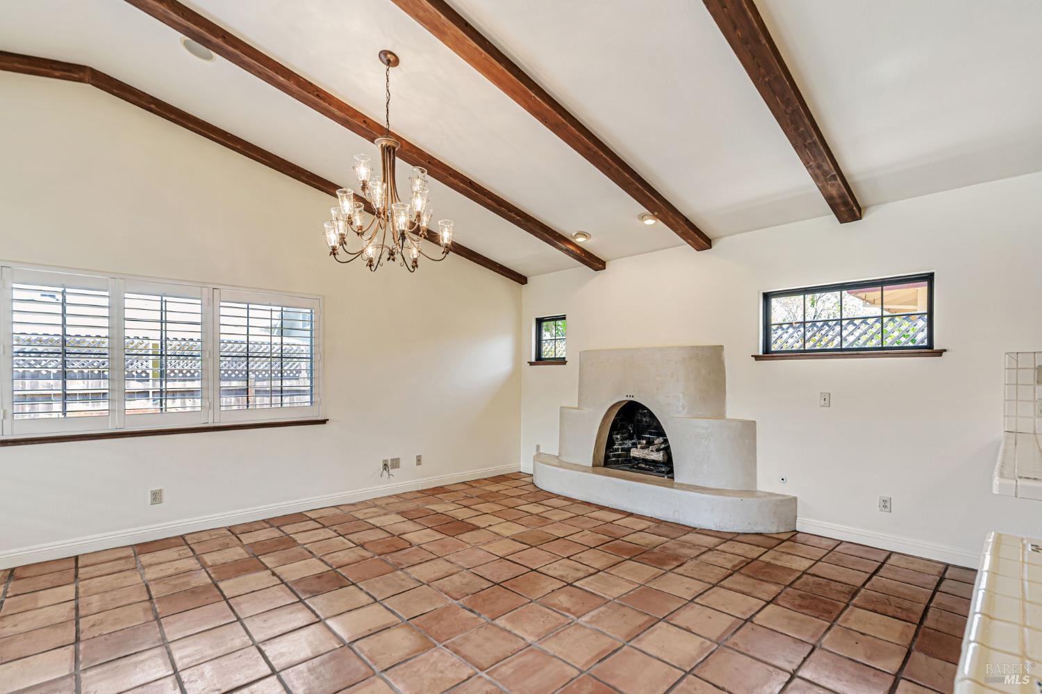 Detail Gallery Image 5 of 45 For 2213 Warwick Dr, Santa Rosa,  CA 95405 - 3 Beds | 2/1 Baths