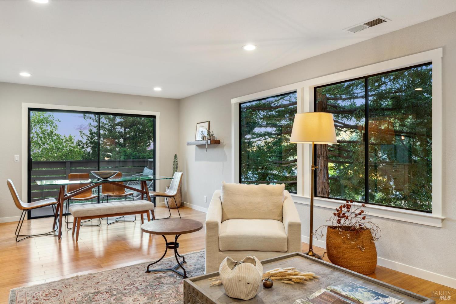 Detail Gallery Image 5 of 42 For 2 Columbine Ln, Novato,  CA 94947 - 3 Beds | 2/1 Baths