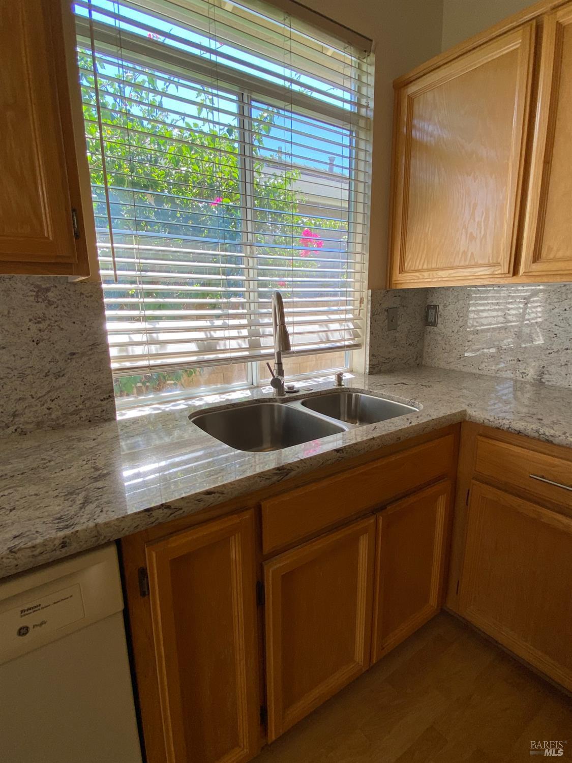 Detail Gallery Image 14 of 57 For 331 Pippin Ct, Vacaville,  CA 95687 - 2 Beds | 2 Baths