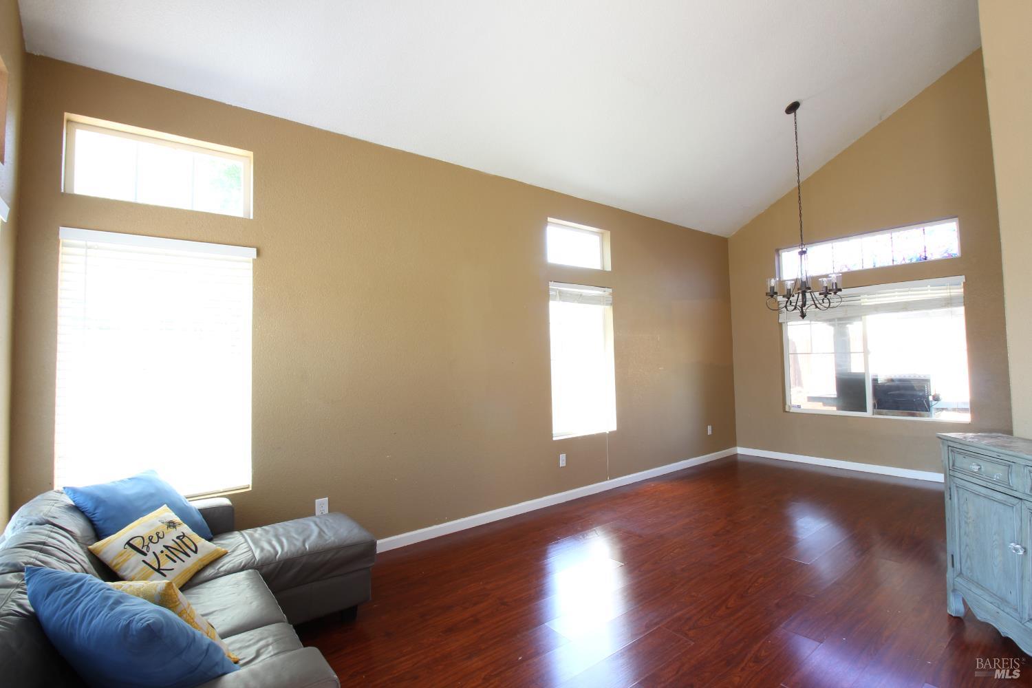 Detail Gallery Image 3 of 26 For 513 De Flores Cir, Rio Vista,  CA 94571 - 4 Beds | 2/1 Baths