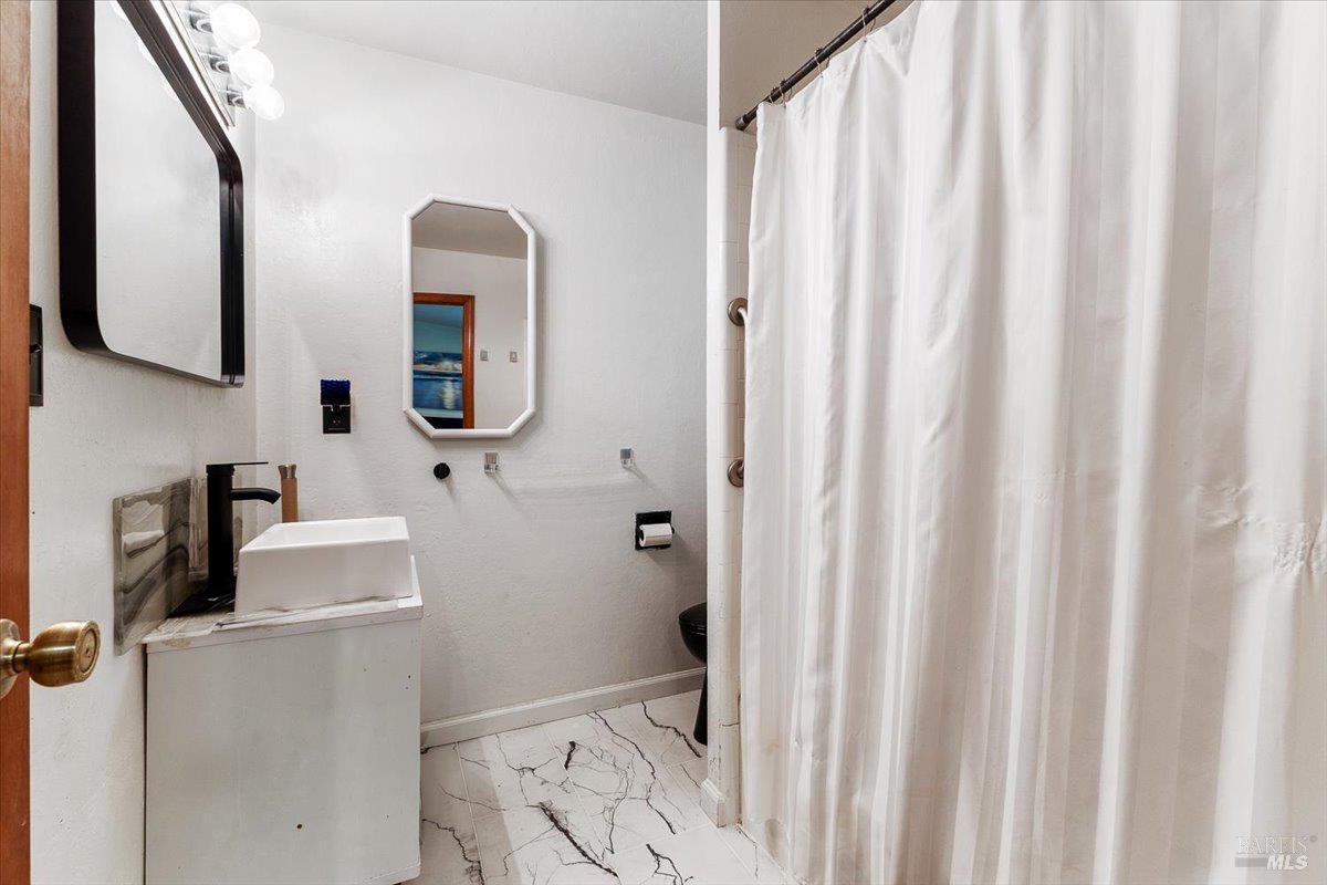 Detail Gallery Image 21 of 52 For 4331 Panorama Dr, Santa Rosa,  CA 95404 - 6 Beds | 3 Baths