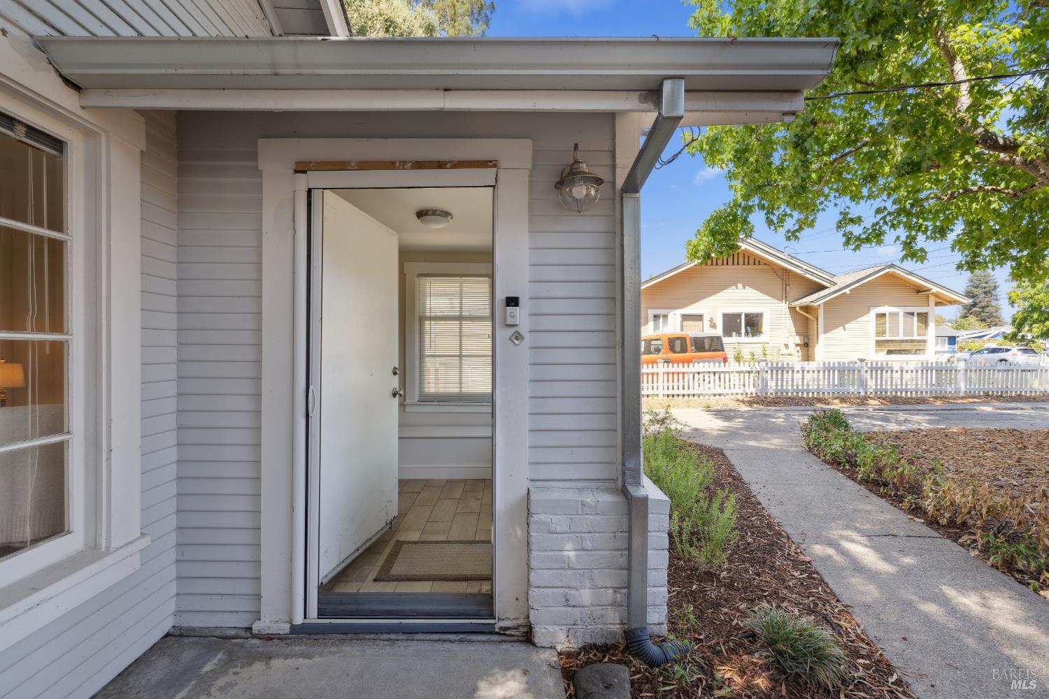 Detail Gallery Image 5 of 29 For 609 Brown St, Santa Rosa,  CA 95404 - 2 Beds | 1 Baths