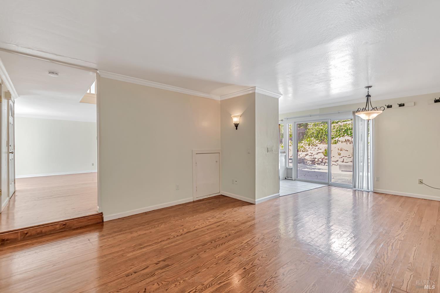Detail Gallery Image 10 of 48 For 5209 San Luis Ave, Santa Rosa,  CA 95409 - 5 Beds | 3/1 Baths