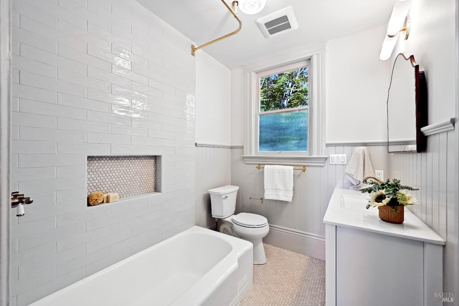 Detail Gallery Image 44 of 66 For 15 8th St, Petaluma,  CA 94952 - 3 Beds | 2/1 Baths