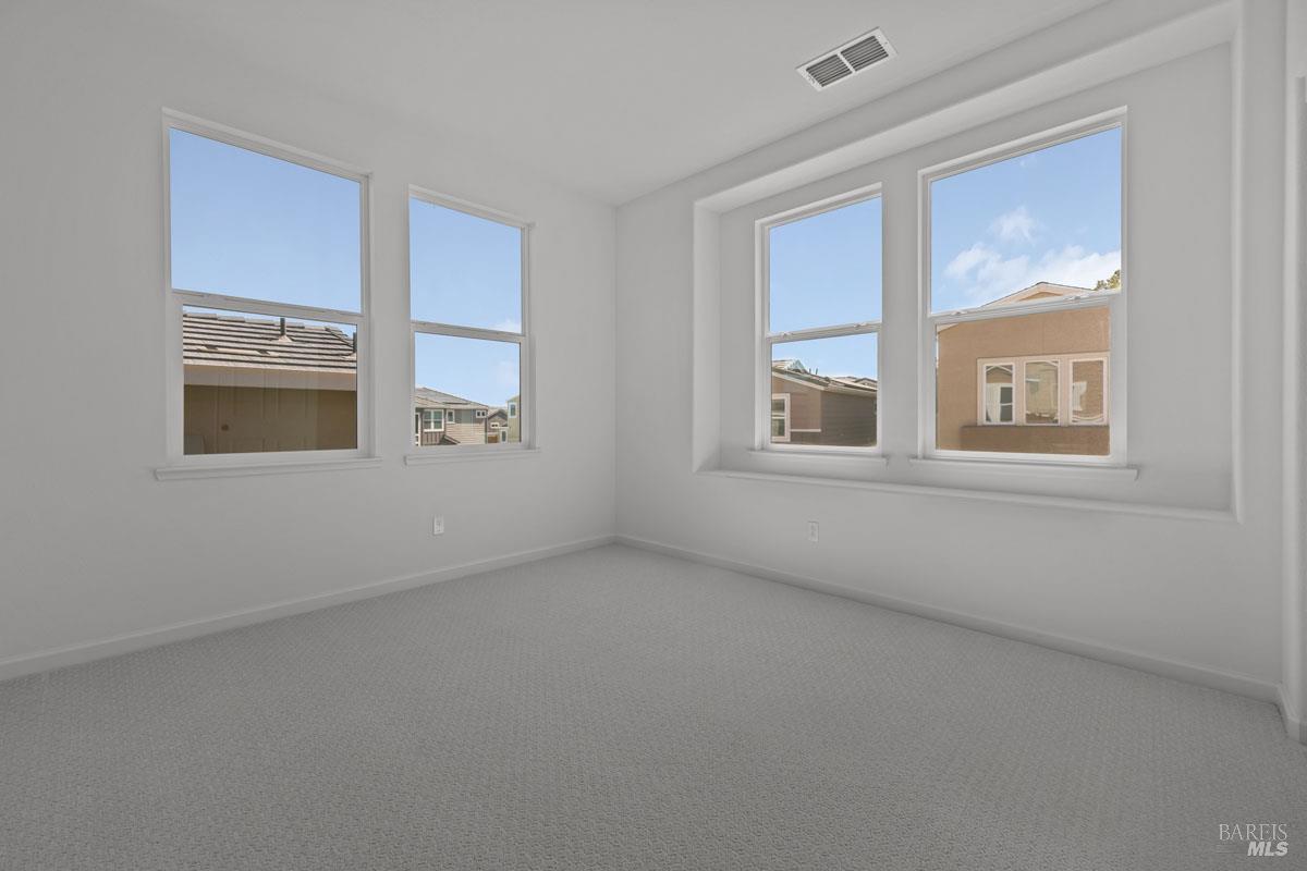 Detail Gallery Image 9 of 21 For 2 Topaz Ct, Petaluma,  CA 94952 - 3 Beds | 3 Baths