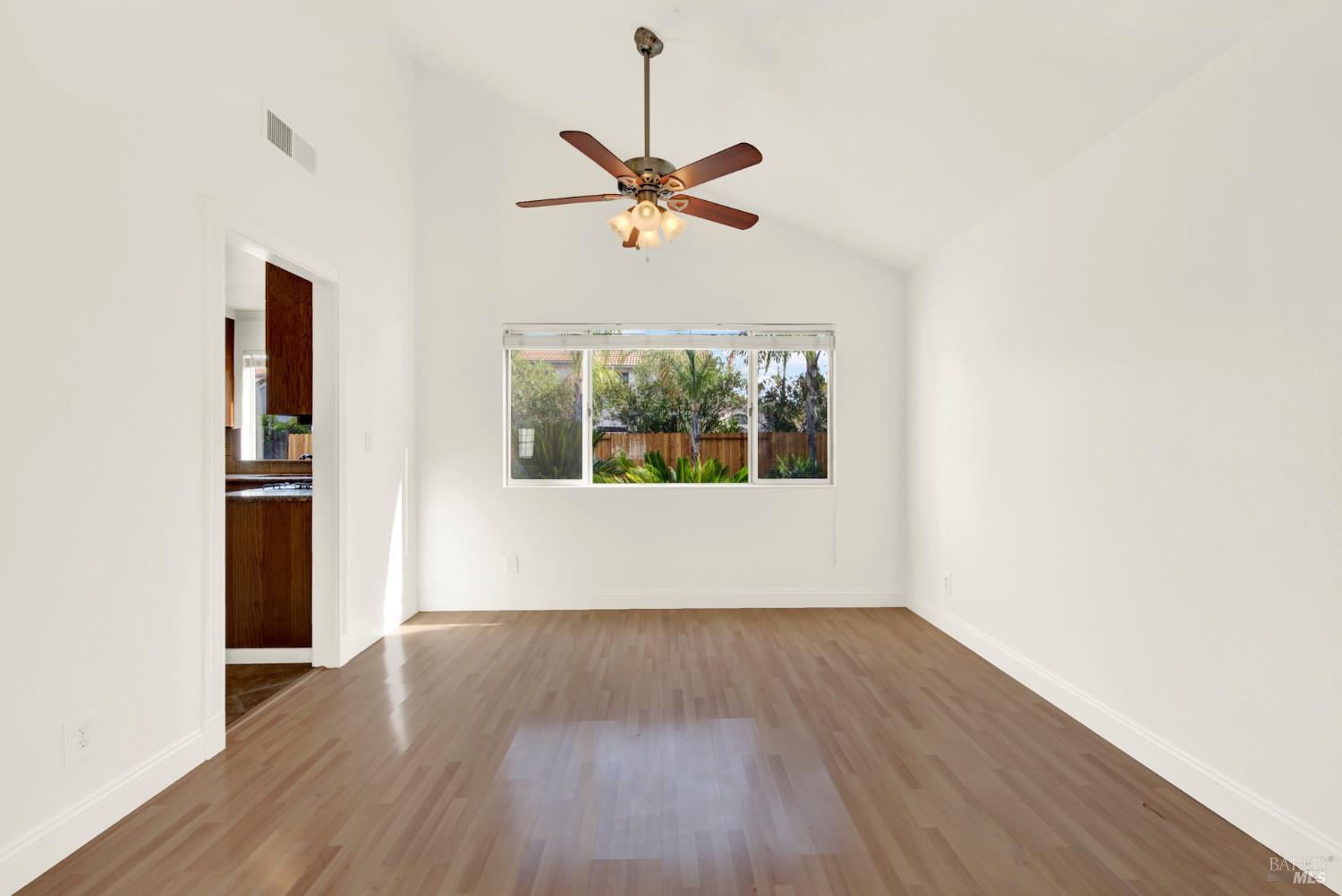 Detail Gallery Image 19 of 99 For 218 Donegal Ct, Vacaville,  CA 95688 - 4 Beds | 2/1 Baths