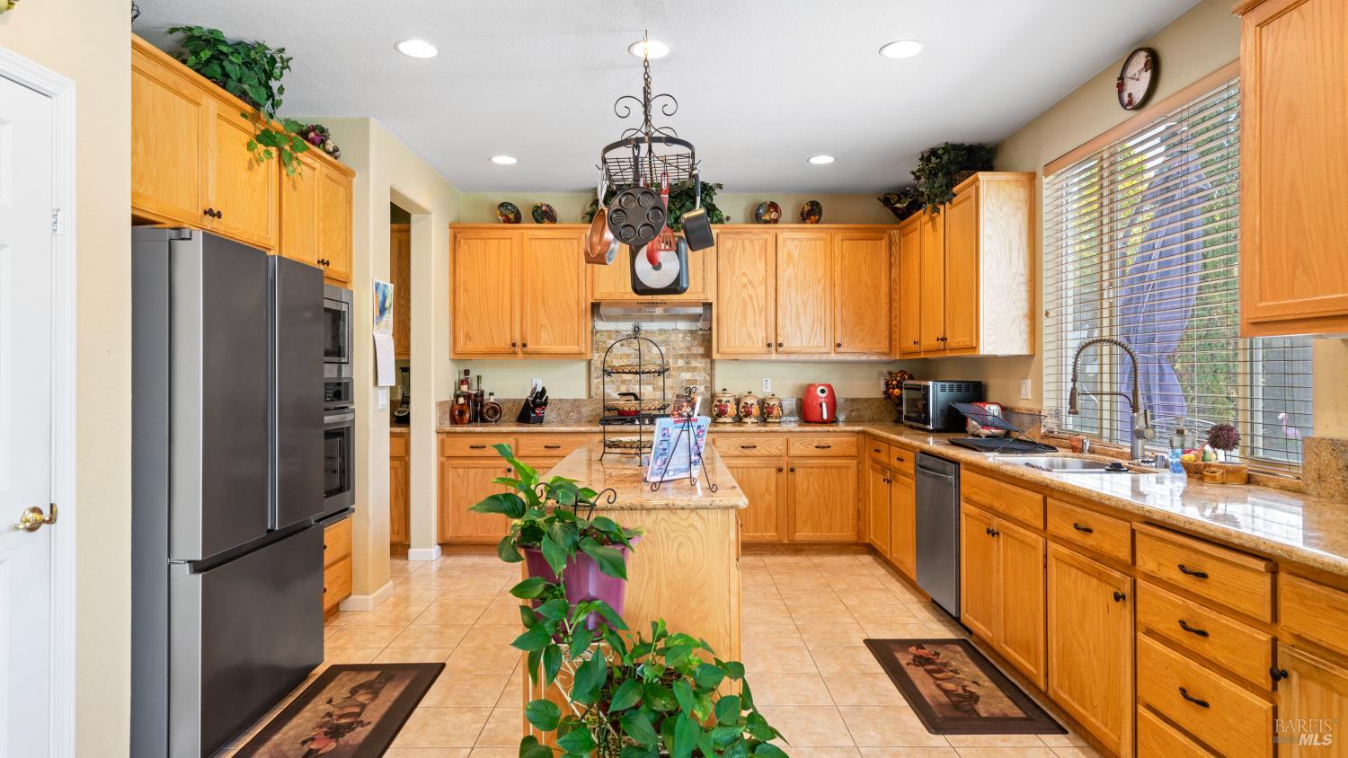 Detail Gallery Image 16 of 57 For 3501 Sunny Hill Ct, Fairfield,  CA 94534 - 4 Beds | 4/1 Baths