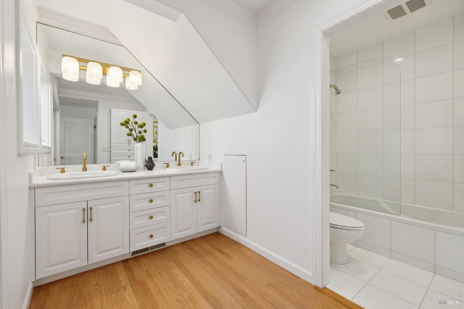 Detail Gallery Image 56 of 72 For 260 Spencer Ave, Sausalito,  CA 94965 - 5 Beds | 5 Baths