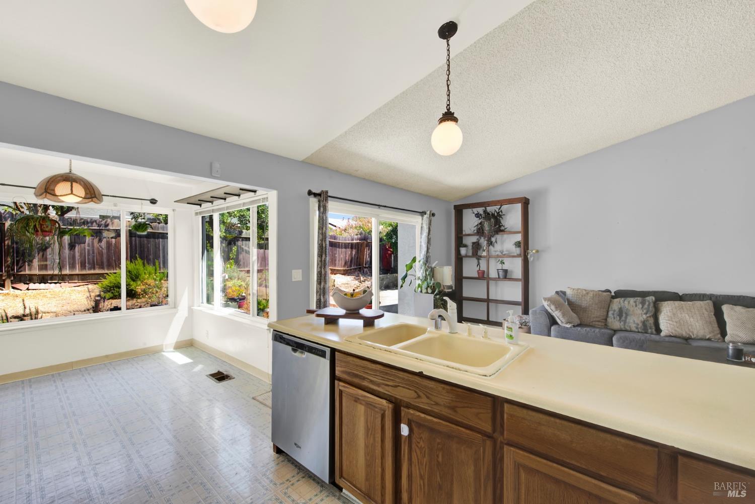 Detail Gallery Image 19 of 50 For 2968 Juniper St, Fairfield,  CA 94533 - 3 Beds | 2 Baths