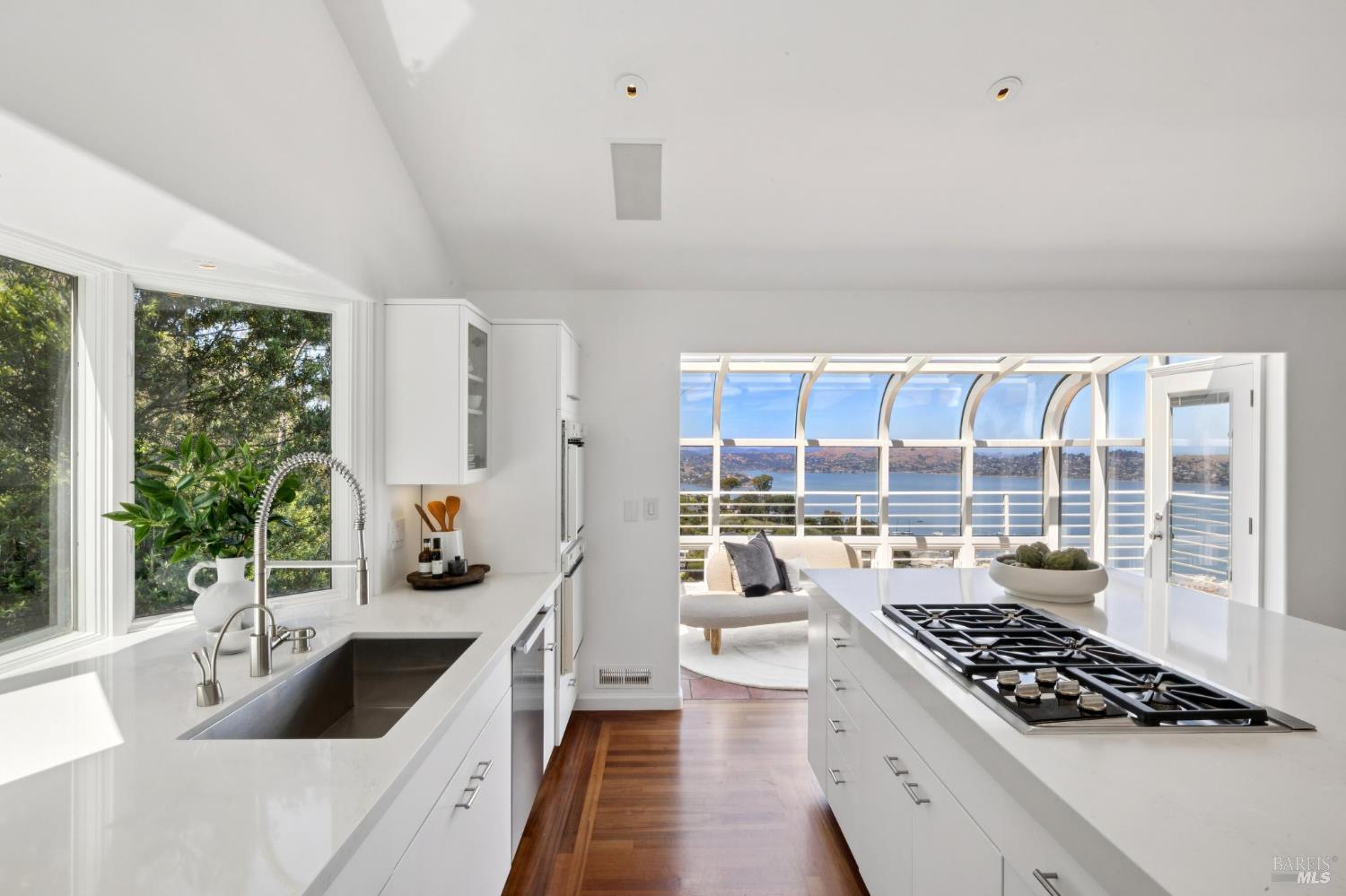 Detail Gallery Image 14 of 72 For 260 Spencer Ave, Sausalito,  CA 94965 - 5 Beds | 5 Baths