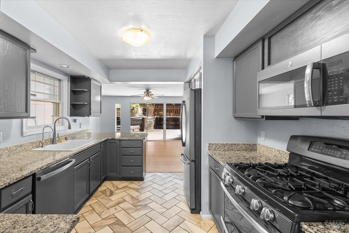 Detail Gallery Image 6 of 36 For 11165 Hwy 116 Unkn, Forestville,  CA 95436 - 3 Beds | 1 Baths