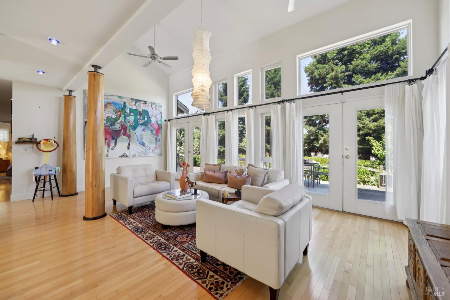Detail Gallery Image 9 of 99 For 161 E D St, Benicia,  CA 94510 - 4 Beds | 3/1 Baths