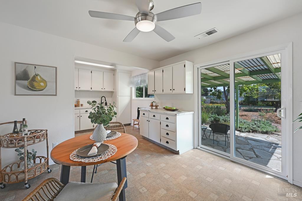Detail Gallery Image 8 of 34 For 5227 Wendell Ln, Sebastopol,  CA 95472 - 3 Beds | 1 Baths
