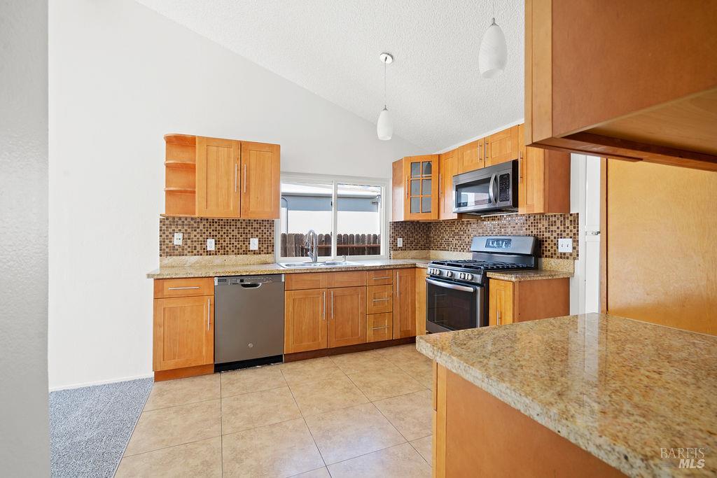 Detail Gallery Image 11 of 50 For 121 Yankee Jim Ct, Vallejo,  CA 94589 - 3 Beds | 2 Baths