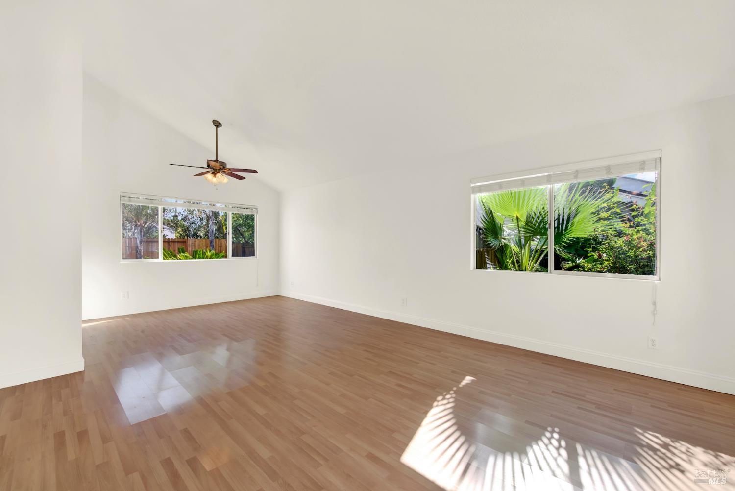 Detail Gallery Image 15 of 99 For 218 Donegal Ct, Vacaville,  CA 95688 - 4 Beds | 2/1 Baths