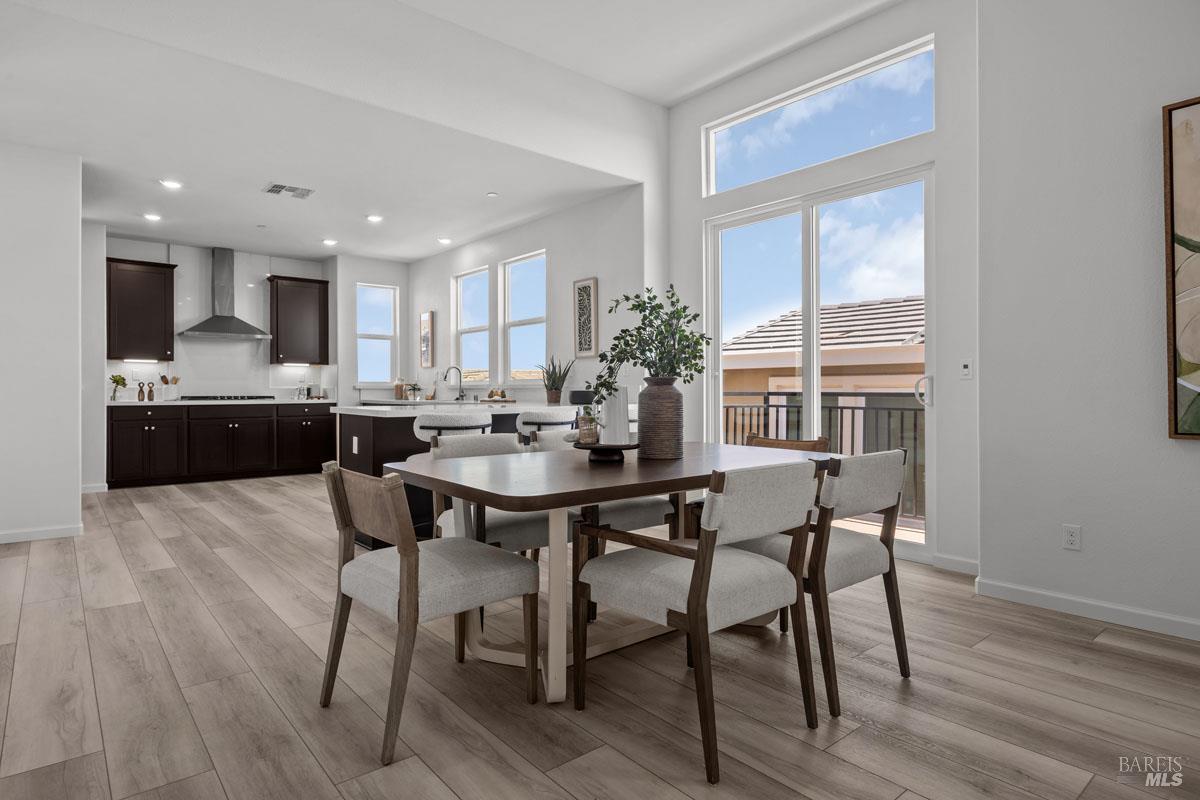 Detail Gallery Image 4 of 21 For 2 Topaz Ct, Petaluma,  CA 94952 - 3 Beds | 3 Baths