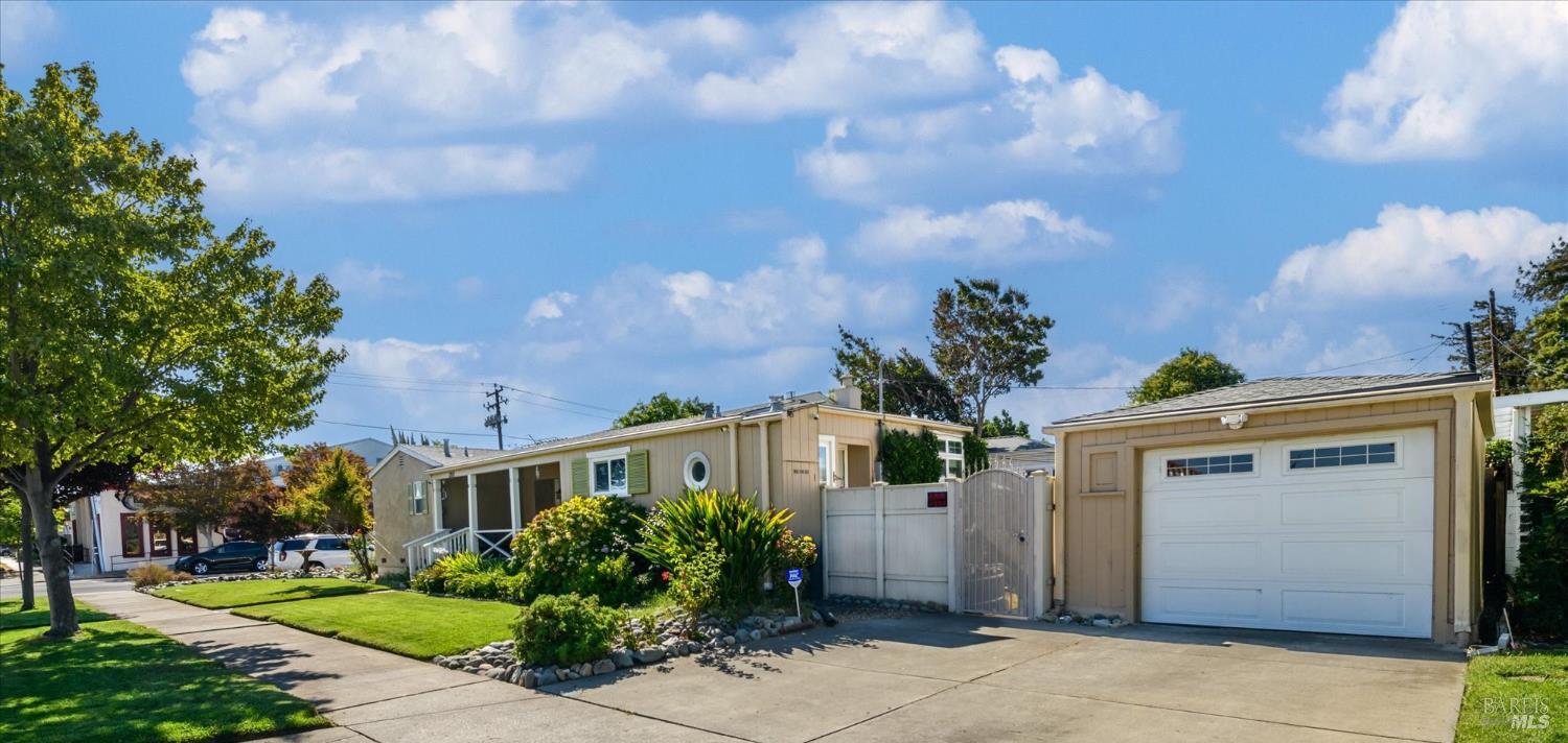 Detail Gallery Image 2 of 28 For 1201 Missouri St, Fairfield,  CA 94533 - 3 Beds | 2/1 Baths