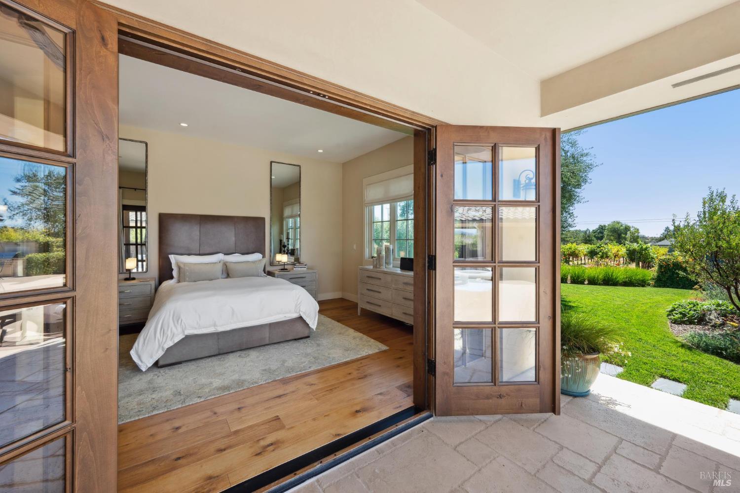 Detail Gallery Image 40 of 46 For 1057 Red Tail Rd, Healdsburg,  CA 95448 - 2 Beds | 3/1 Baths