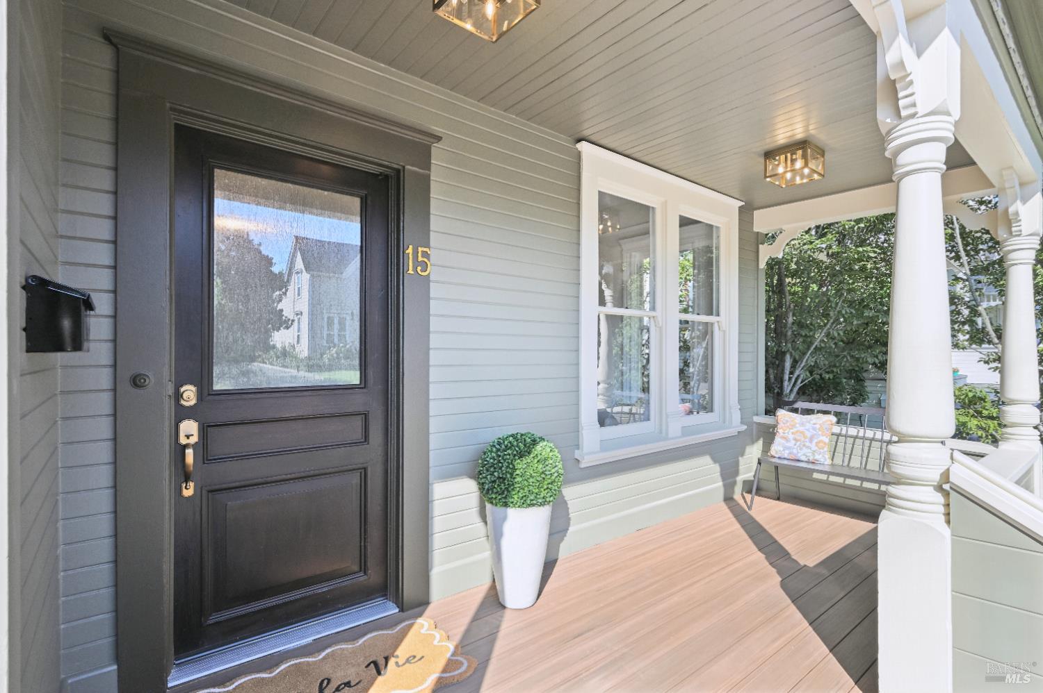 Detail Gallery Image 4 of 66 For 15 8th St, Petaluma,  CA 94952 - 3 Beds | 2/1 Baths