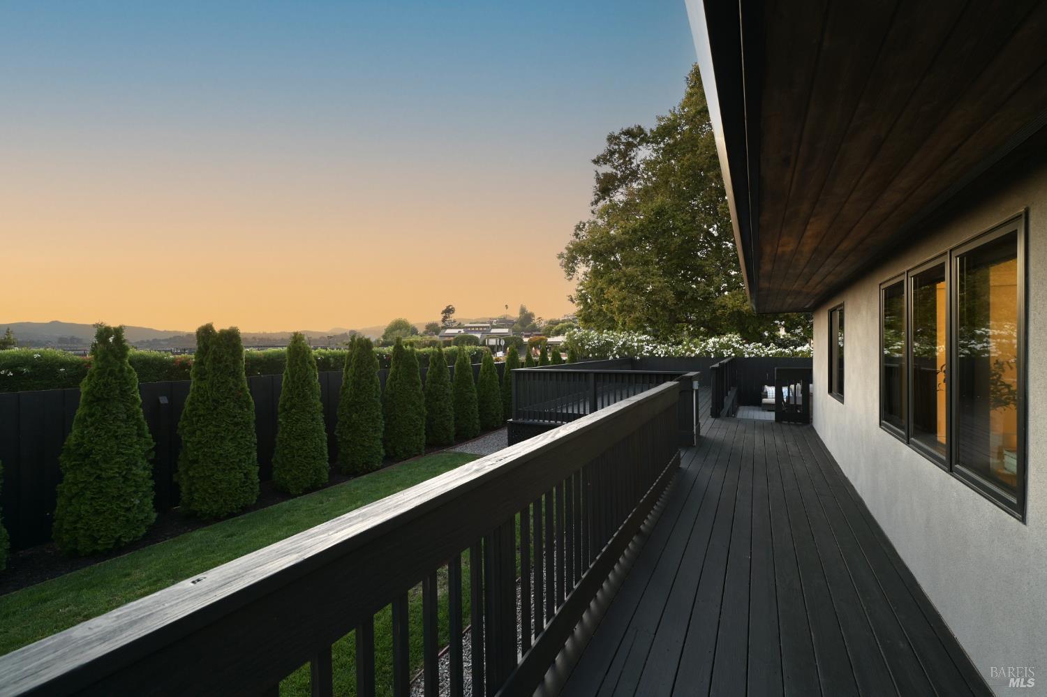 Detail Gallery Image 37 of 45 For 696 Hawthorne Dr, Tiburon,  CA 94920 - 3 Beds | 2 Baths
