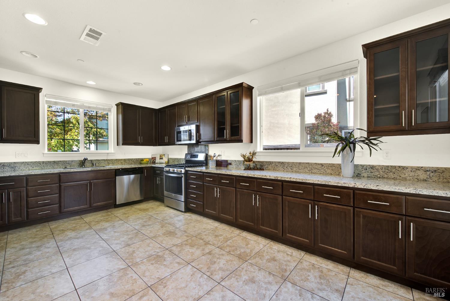 Detail Gallery Image 21 of 71 For 399 Allegany Ct, Fairfield,  CA 94534 - 3 Beds | 2/1 Baths