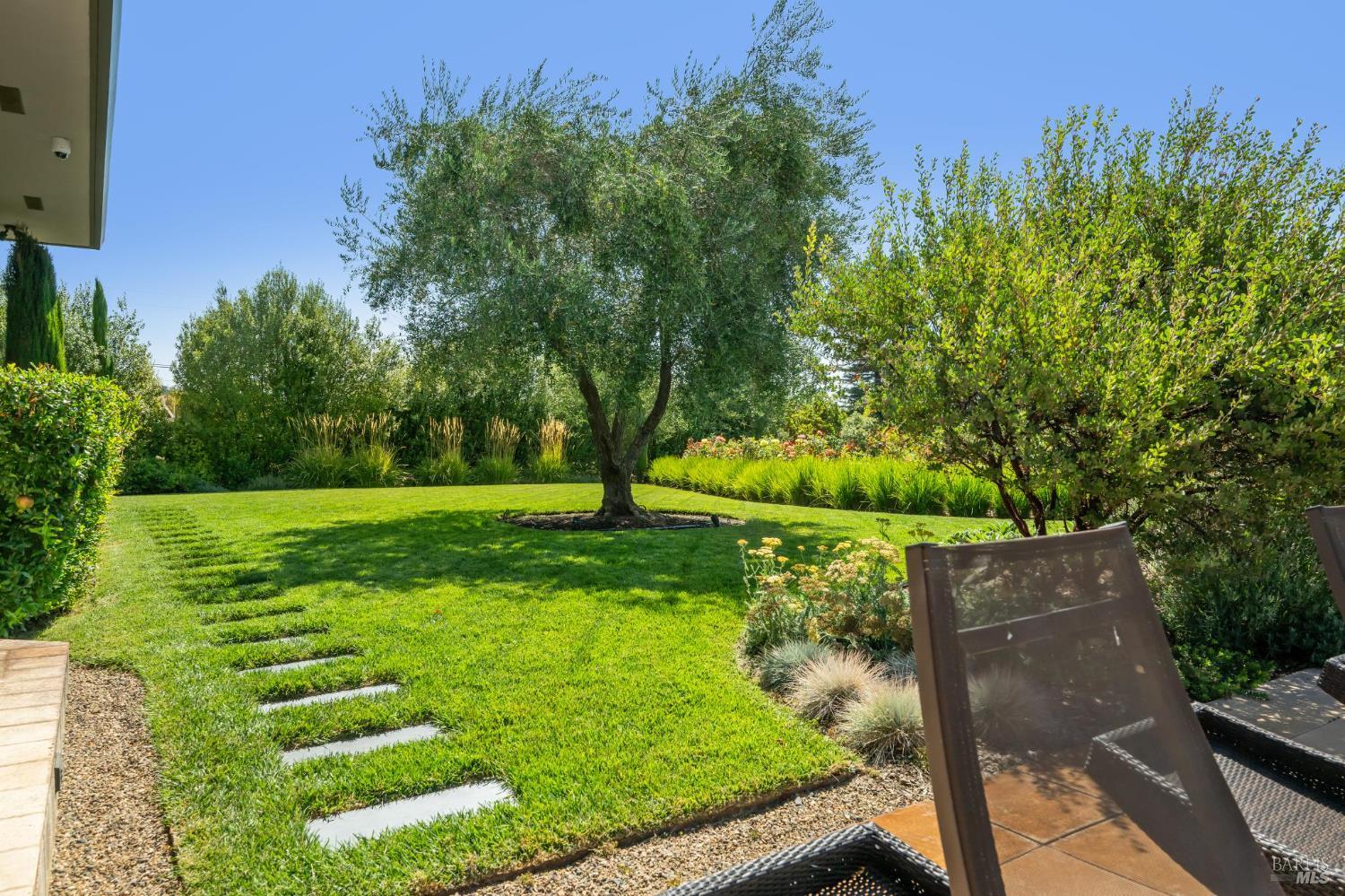 Detail Gallery Image 12 of 46 For 1057 Red Tail Rd, Healdsburg,  CA 95448 - 2 Beds | 3/1 Baths