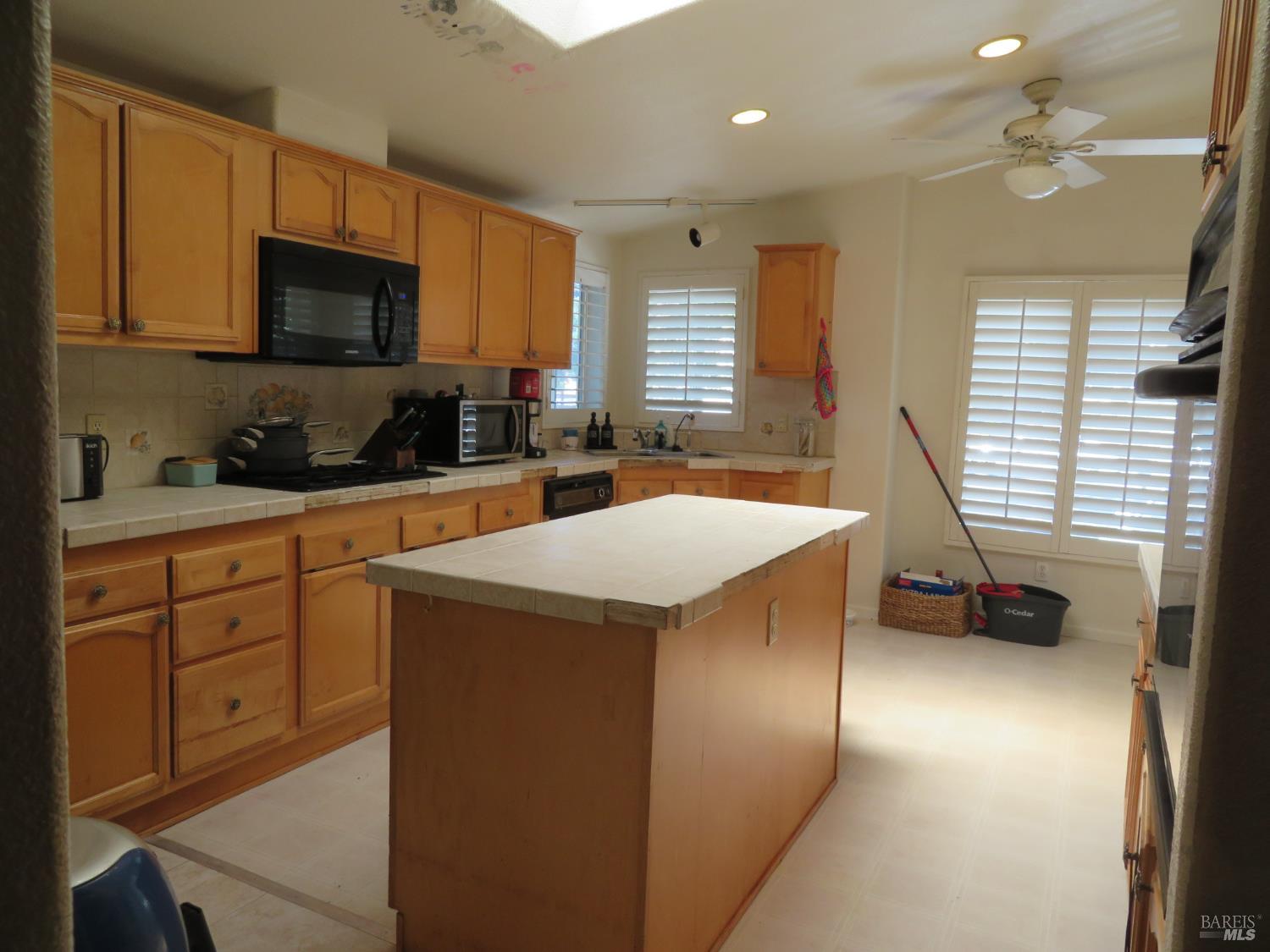 Detail Gallery Image 11 of 17 For 5312 Spain Ave, Santa Rosa,  CA 95409 - 3 Beds | 2 Baths