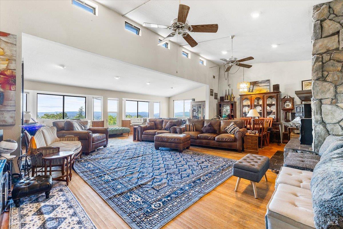 Detail Gallery Image 5 of 52 For 4331 Panorama Dr, Santa Rosa,  CA 95404 - 6 Beds | 3 Baths