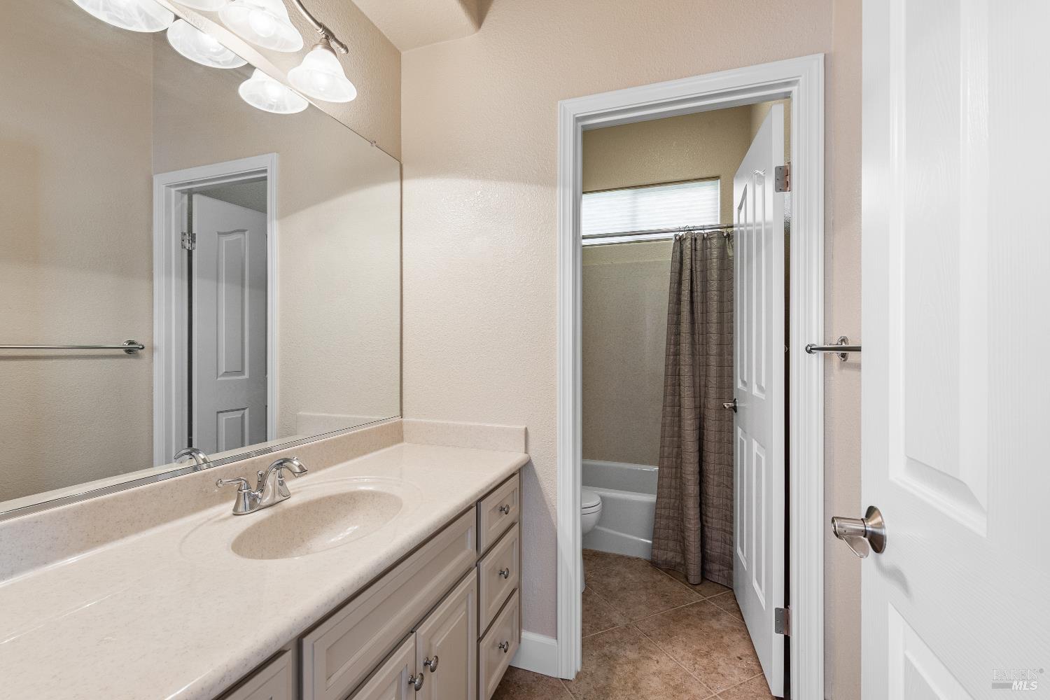 Detail Gallery Image 13 of 39 For 7518 Walnut Orchard Way, Santa Rosa,  CA 95409 - 3 Beds | 2 Baths
