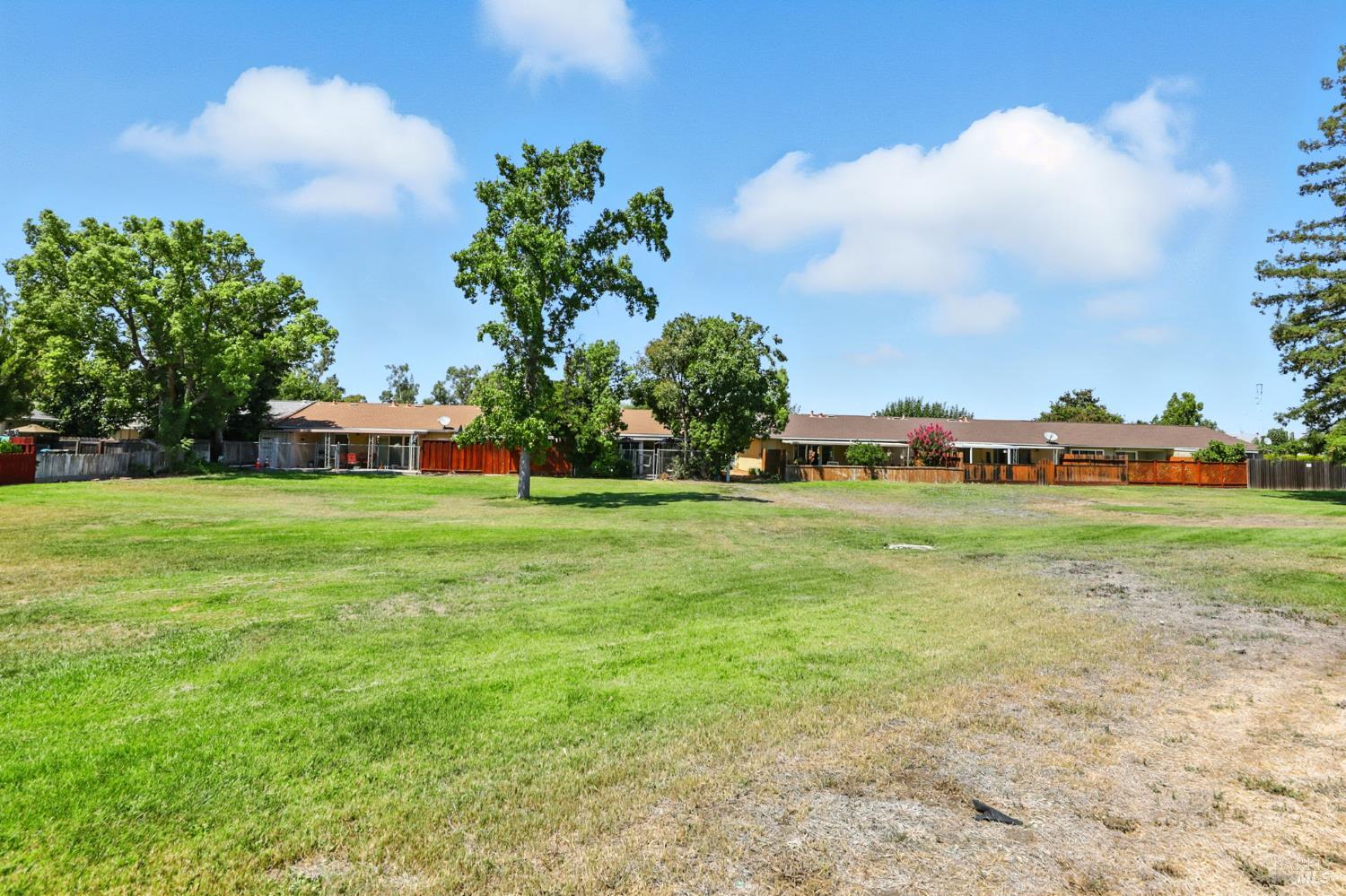 Detail Gallery Image 17 of 19 For 122 Monterey Dr, Vacaville,  CA 95687 - 2 Beds | 2 Baths