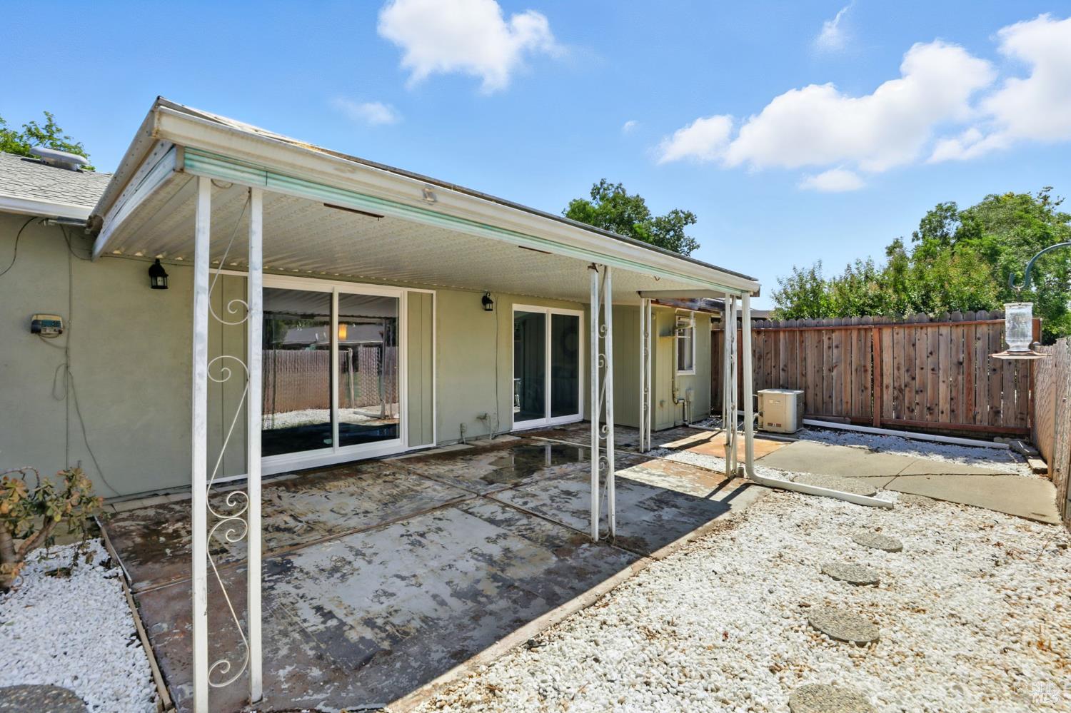 Detail Gallery Image 15 of 19 For 122 Monterey Dr, Vacaville,  CA 95687 - 2 Beds | 2 Baths