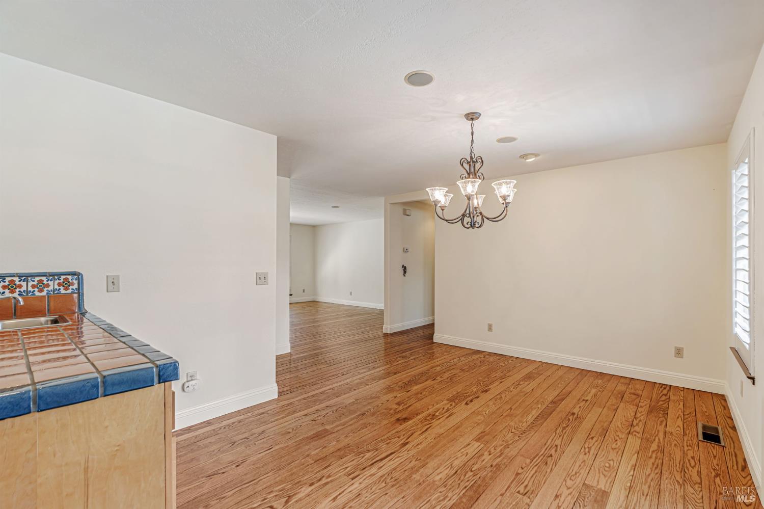 Detail Gallery Image 17 of 45 For 2213 Warwick Dr, Santa Rosa,  CA 95405 - 3 Beds | 2/1 Baths