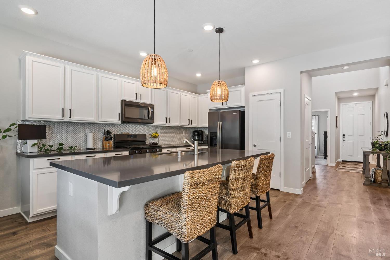 Detail Gallery Image 6 of 28 For 1090 Davidson Ct, Dixon,  CA 95620 - 4 Beds | 3 Baths