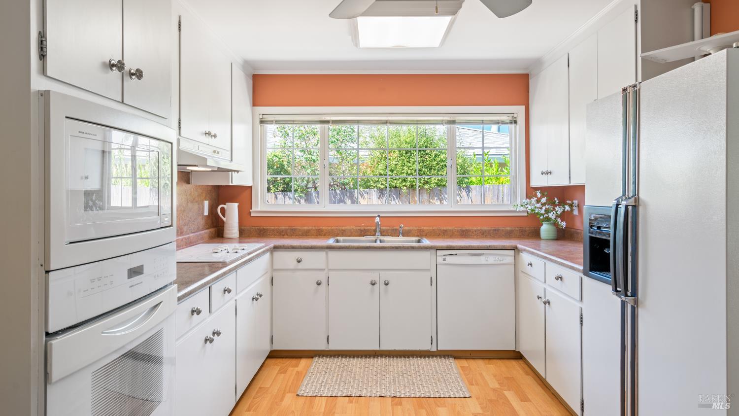 Detail Gallery Image 5 of 44 For 120 Meriam Dr, San Rafael,  CA 94903 - 3 Beds | 2/1 Baths