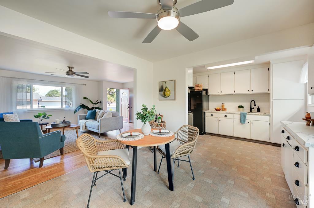 Detail Gallery Image 6 of 34 For 5227 Wendell Ln, Sebastopol,  CA 95472 - 3 Beds | 1 Baths