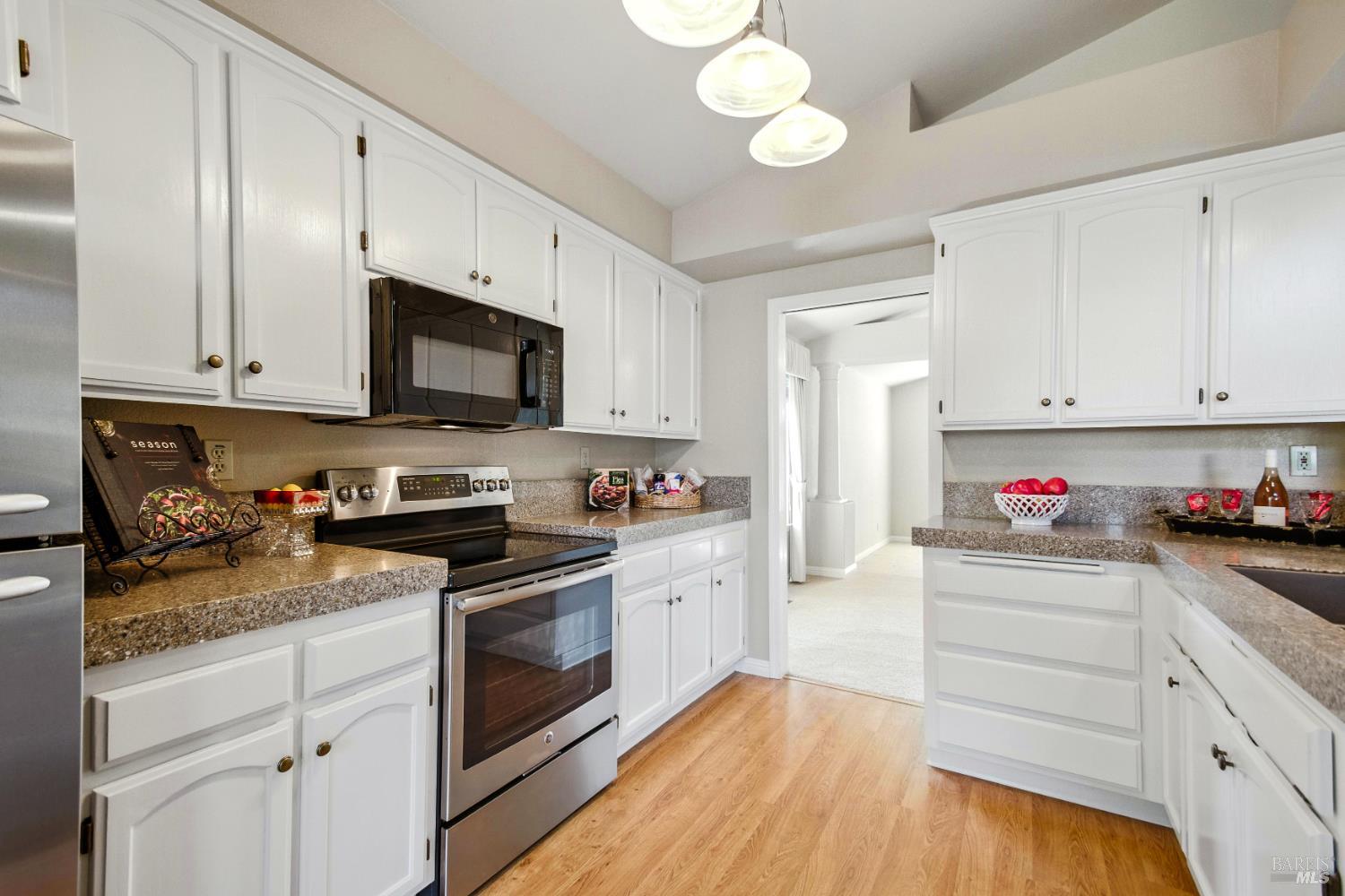 Detail Gallery Image 7 of 32 For 1761 Kerry Ln, Santa Rosa,  CA 95403 - 4 Beds | 2 Baths